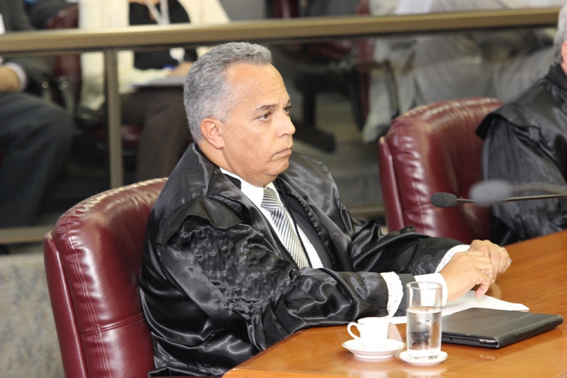 Decisão monocrática do relator, conselheiro Gilberto Diniz, foi referendada pelo Tribunal Pleno (Foto: Karina Camargos Coutinho)